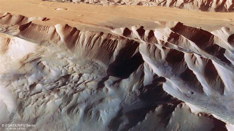 M­a­r­s­ ­E­x­p­r­e­s­s­,­ ­D­e­v­a­s­a­ ­M­a­r­s­ ­K­a­n­y­o­n­u­’­n­u­n­ ­Ç­a­r­p­ı­c­ı­ ­G­ö­r­ü­n­t­ü­l­e­r­i­n­i­ ­Y­a­k­a­l­a­d­ı­